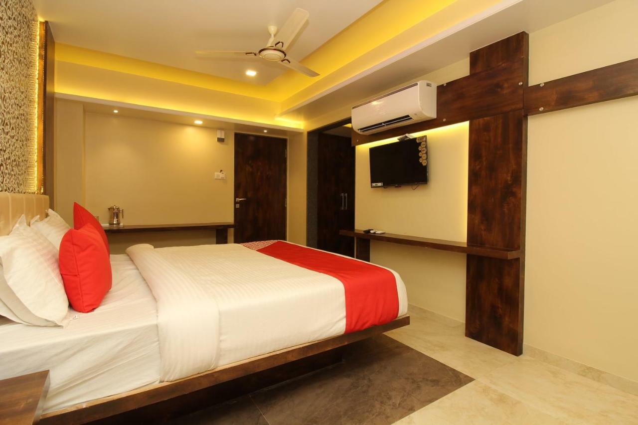 Oyo 37468 Nisha Lodging Ξενοδοχείο Solapur Εξωτερικό φωτογραφία