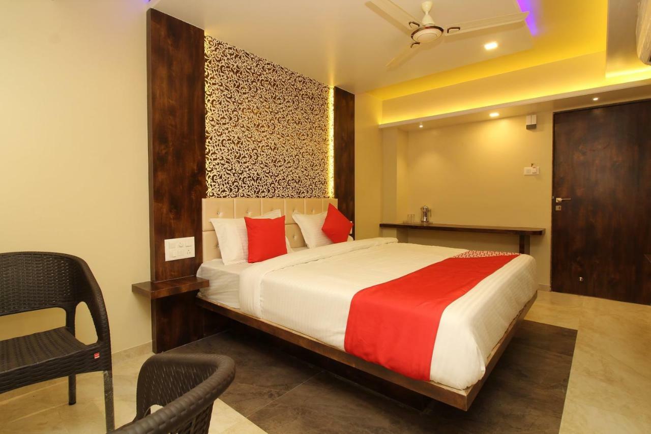 Oyo 37468 Nisha Lodging Ξενοδοχείο Solapur Εξωτερικό φωτογραφία